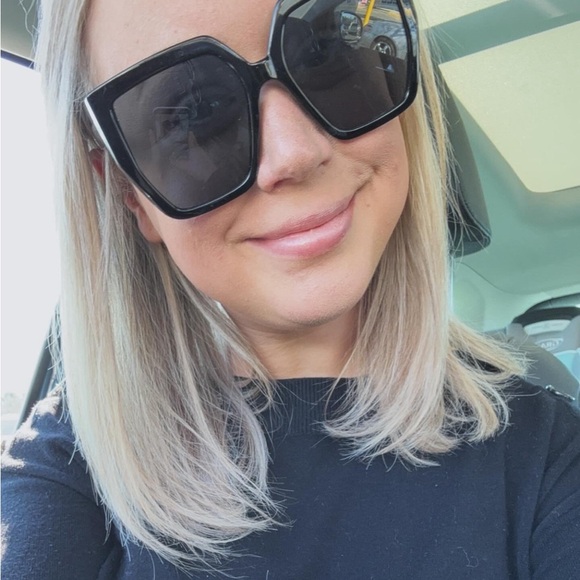 Meet your Posher, Heidi - Picture 1 of 1